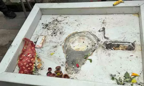 Pune: मुंधवा के केशव नगर में शिव मंदिर में तोड़फोड़