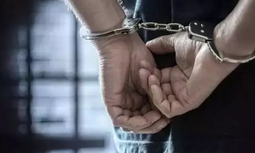 Jammu: शेख ज़फरुल्लाह को किश्तवाड़ पुलिस ने हिरासत में लिया