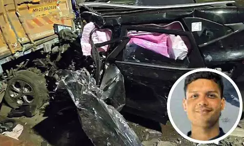 Bhopal: वीआईपी रोड पर तेज रफ्तार SUV-ट्रक की टक्कर, 29 वर्षीय युवक की मौत Bhopal: वीआईपी रोड पर तेज रफ्तार SUV-ट्रक की टक्कर, 29 वर्षीय युवक की मौत