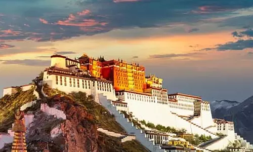 तिब्बत की महान ऐतिहासिक छलांग शांतिपूर्ण मुक्ति से शुरू