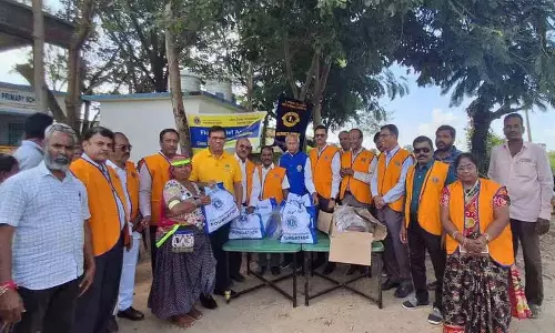 Dhoop Singh Thanda ने बाढ़ पीड़ितों को आवश्यक वस्तुएं वितरित कीं