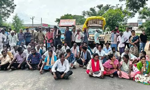 फिर वही दिन, वही हालात.. यूरिया के लिए राष्ट्रीय राजमार्ग पर किसानों का प्रदर्शन
