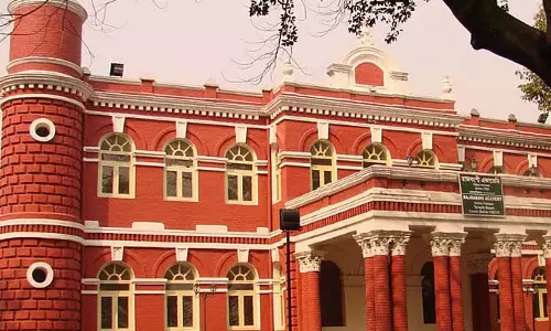 Rajbangshi भाषा प्राथमिक विद्यालय के शिक्षक पूजा से पहले वेतन कटौती से नाराज