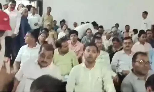 Gonda में सम्पूर्ण समाधान दिवस का आयोजन, जिलाधिकारी की अध्यक्षता में हुआ कार्यक्रम