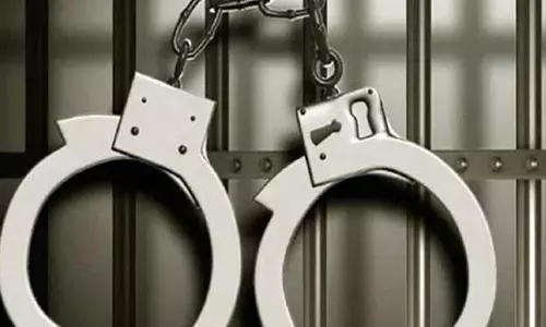 फर्जी ड्रग मामलों में मशहूर हस्तियों को परेशान करने के आरोप में आबकारी कांस्टेबल गिरफ्तार