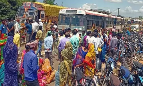 यूरिया की कमी से किसान परेशान, NH-363 पर किया रास्ता रोको प्रदर्शन यूरिया की कमी से किसान परेशान, NH-363 पर किया रास्ता रोको प्रदर्शन