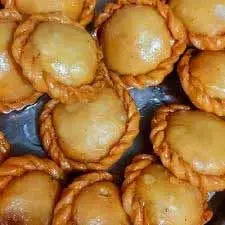 Mawa Chandrakala: इसका स्वाद मीठी गुझिया को भी मात देता है Mawa Chandrakala: इसका स्वाद मीठी गुझिया को भी मात देता है