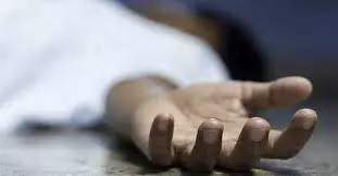 Jharkhand: मिड डे मील के बाद पानी पीने गया छात्र कुएं में गिरा, मौत Jharkhand: मिड डे मील के बाद पानी पीने गया छात्र कुएं में गिरा, मौत