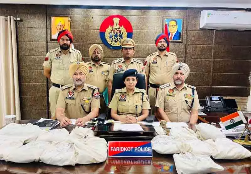 फरीदकोट में 12.10 kg हेरोइन जब्त, 2 गिरफ्तार फरीदकोट में 12.10 kg हेरोइन जब्त, 2 गिरफ्तार
