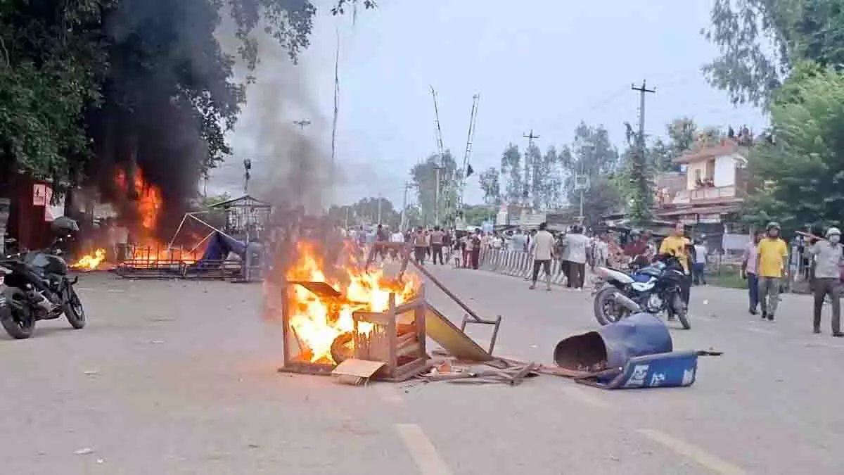Nepal: देशव्यापी कर्फ्यू, सेना ने जारी की सख्त चेतावनी Nepal: देशव्यापी कर्फ्यू, सेना ने जारी की सख्त चेतावनी