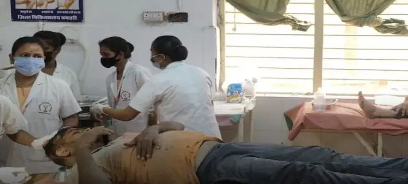 ट्रैक्टर पलटने से 3 मजदूर घायल, कुरुद के पास हुआ बड़ा हादसा ट्रैक्टर पलटने से 3 मजदूर घायल, कुरुद के पास हुआ बड़ा हादसा