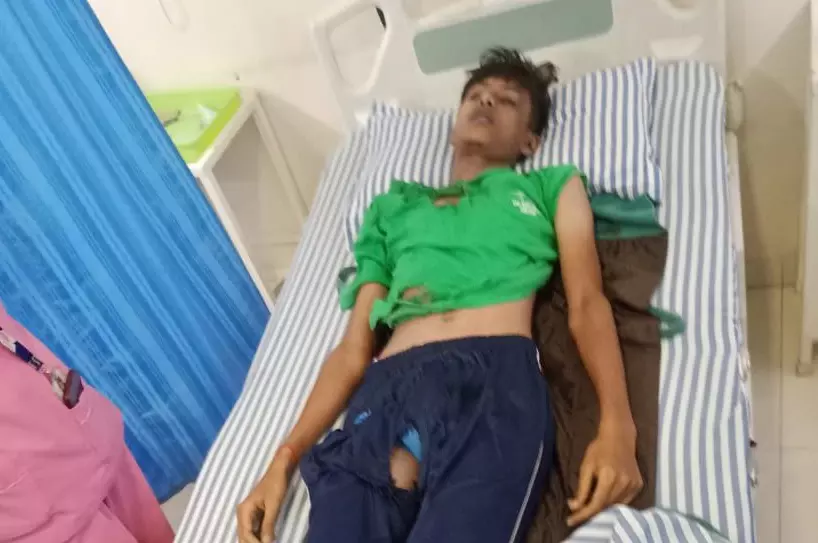रायपुर में स्कूल के खेल मैदान में गिरी आकाशीय बिजली, छात्र की मौत रायपुर में स्कूल के खेल मैदान में गिरी आकाशीय बिजली, छात्र की मौत