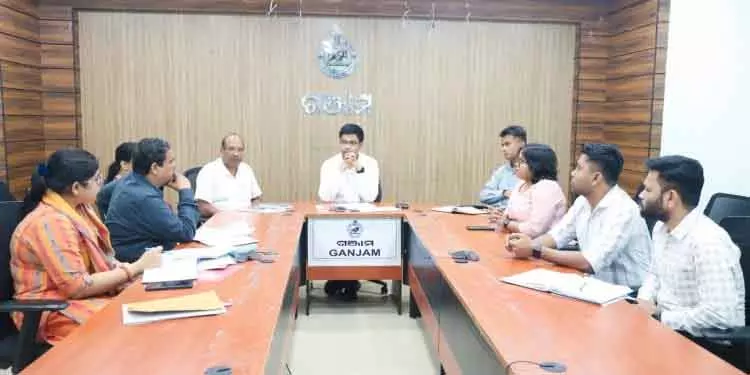 गंजम डीएम ने उर्वरक स्टॉक और आपूर्ति का आकलन किया गंजम डीएम ने उर्वरक स्टॉक और आपूर्ति का आकलन किया