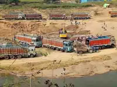 Bengal रेत तस्करी घोटाला, दो सरगनाओं की आर्थिक स्थिति में जबरदस्त वृद्धि Bengal रेत तस्करी घोटाला, दो सरगनाओं की आर्थिक स्थिति में जबरदस्त वृद्धि