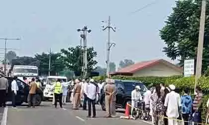Punjab: बाढ़ राहत में राधा स्वामी डेरा ब्यास प्रमुख की अग्रणी भूमिका Punjab: बाढ़ राहत में राधा स्वामी डेरा ब्यास प्रमुख की अग्रणी भूमिका