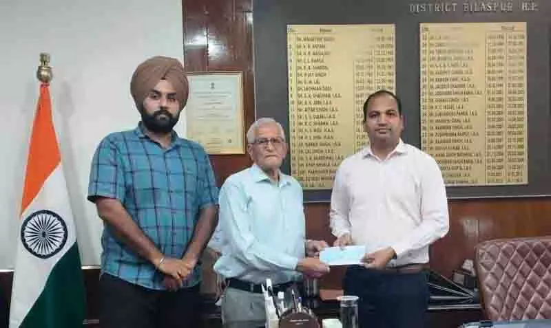 Himachal CM राहत कोष में पूर्व सैनिक ने 5 लाख रुपये दान किए Himachal CM राहत कोष में पूर्व सैनिक ने 5 लाख रुपये दान किए