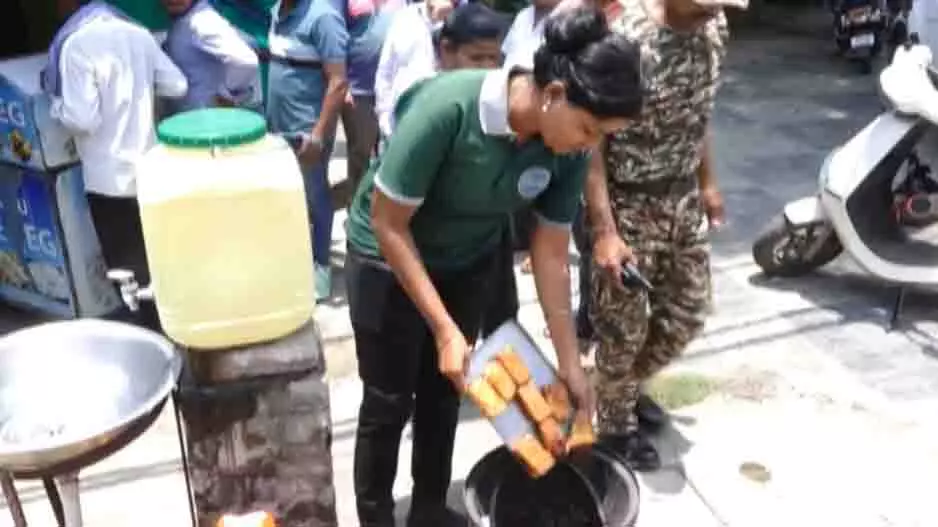 भुवनेश्वर में अचानक छापेमारी, BMC ने 100 किलो बासी खाना जब्त किया भुवनेश्वर में अचानक छापेमारी, BMC ने 100 किलो बासी खाना जब्त किया