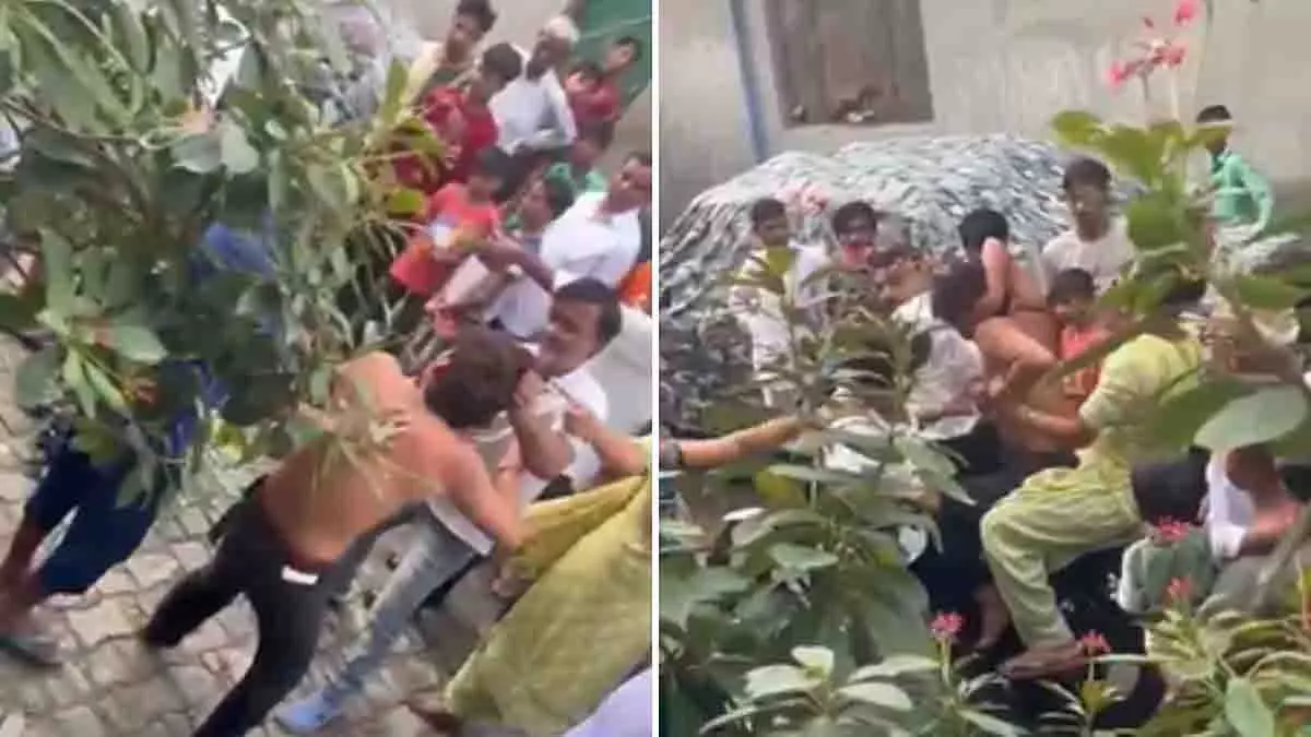 Meerut: छात्रा से छेड़छाड़ के आरोप में युवक को नंगा कर पीटा गया Meerut: छात्रा से छेड़छाड़ के आरोप में युवक को नंगा कर पीटा गया
