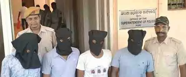 Puri police ने शुरू किया ऑपरेशन चक्र, जबरन वसूली और गांजा मामले में 7 गिरफ्तार Puri police ने शुरू किया ऑपरेशन चक्र, जबरन वसूली और गांजा मामले में 7 गिरफ्तार
