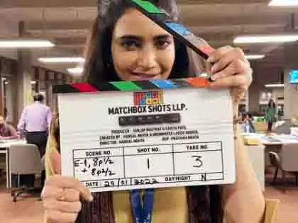 Scoop की शूटिंग की झलकियों में करिश्मा तन्ना ने शेयर की अपनी यादें Scoop की शूटिंग की झलकियों में करिश्मा तन्ना ने शेयर की अपनी यादें