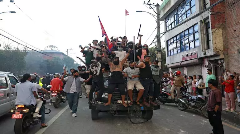 Nepal में विरोध प्रदर्शनों का केंद्र क्यों बन गए हैं नेपो किड्स? Nepal में विरोध प्रदर्शनों का केंद्र क्यों बन गए हैं नेपो किड्स?