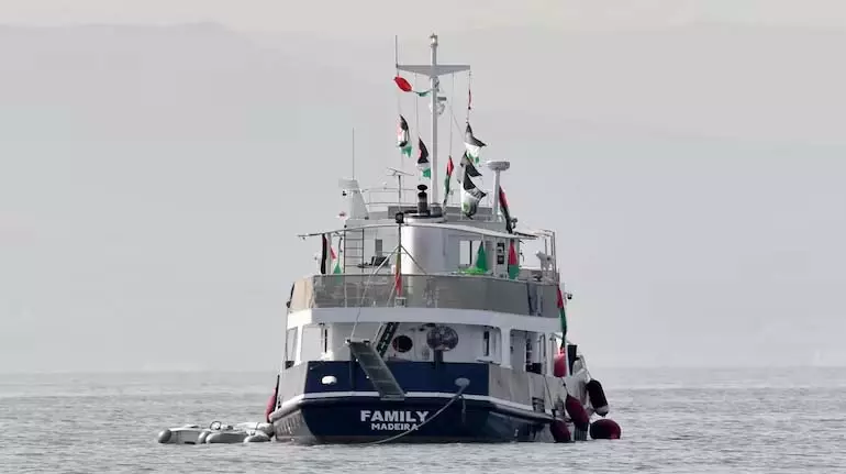 Gaza के लिए फ्लोटिला ने ट्यूनीशियाई जलक्षेत्र में नाव पर दूसरे ड्रोन हमले की सूचना दी Gaza के लिए फ्लोटिला ने ट्यूनीशियाई जलक्षेत्र में नाव पर दूसरे ड्रोन हमले की सूचना दी