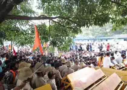 Bengaluru: आंतरिक आरक्षण विरोध प्रदर्शन तेज, यातायात ठप Bengaluru: आंतरिक आरक्षण विरोध प्रदर्शन तेज, यातायात ठप