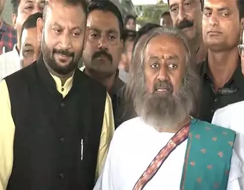 श्री श्री रविशंकर: Nepal में अनुयायियों से जुड़े अंतरराष्ट्रीय साजिश के संकेत श्री श्री रविशंकर: Nepal में अनुयायियों से जुड़े अंतरराष्ट्रीय साजिश के संकेत