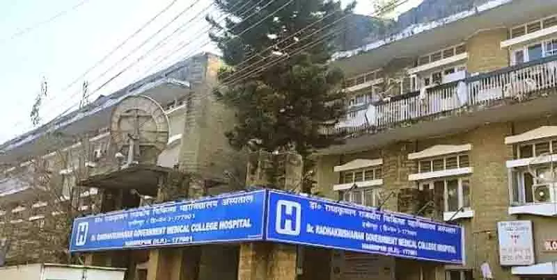 जगह की कमी, Hamirpur सरकारी अस्पताल आलोचनाओं का शिकार जगह की कमी, Hamirpur सरकारी अस्पताल आलोचनाओं का शिकार