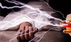 Auraiya: करंट हादसे में अधेड़ की मौत Auraiya: करंट हादसे में अधेड़ की मौत