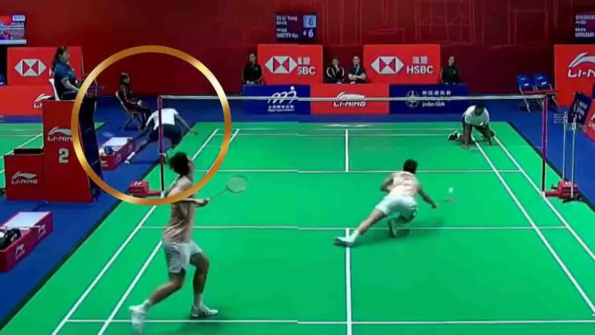 Hong Kong Open: रैली के बीच रैकेट बदला, आयुष शेट्टी ने जीता दमदार अंक Hong Kong Open: रैली के बीच रैकेट बदला, आयुष शेट्टी ने जीता दमदार अंक