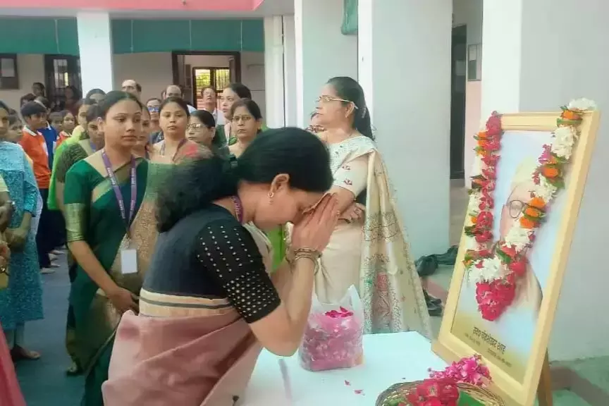Varanasi: सरणक्षक स्मृतिशेष चंद्रशेखर शाह को दी श्रद्धांजलि Varanasi: सरणक्षक स्मृतिशेष चंद्रशेखर शाह को दी श्रद्धांजलि