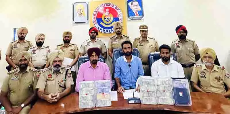 Ludhiana: 47.5 लाख रुपये की बड़ी डकैती का पर्दाफाश, 3 पुलिस की गिरफ्त में Ludhiana: 47.5 लाख रुपये की बड़ी डकैती का पर्दाफाश, 3 पुलिस की गिरफ्त में
