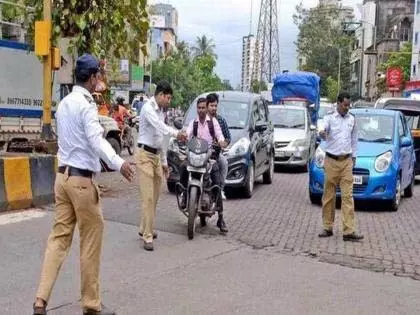 Mahalok Adalat ने पुणे में 450 करोड़ रुपये के यातायात जुर्माने पर 50% की छूट की पेशकश की Mahalok Adalat ने पुणे में 450 करोड़ रुपये के यातायात जुर्माने पर 50% की छूट की पेशकश की