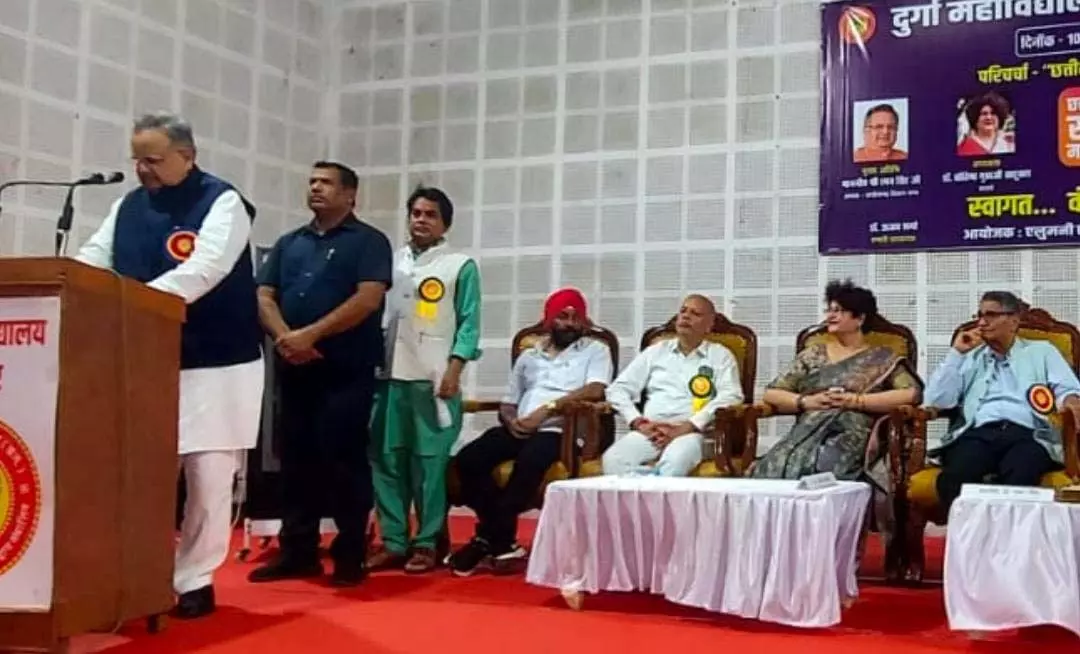 दुर्गा महाविद्यालय के एल्युमिनी मीट में शामिल हुए डॉ.रमन दुर्गा महाविद्यालय के एल्युमिनी मीट में शामिल हुए डॉ.रमन