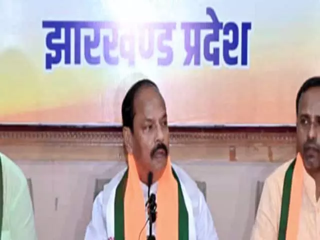 हेमंत सरकार पेसा कानून लागू न कर आदिवासियों और संसाधनों का अधिकार रोक रही, रघुवर दास का हमला हेमंत सरकार पेसा कानून लागू न कर आदिवासियों और संसाधनों का अधिकार रोक रही, रघुवर दास का हमला