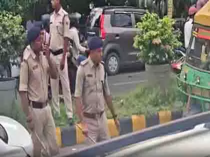 Patna: प्रदर्शनकारी संविदा कर्मचारियों पर पुलिस ने लाठीचार्ज किया, कई घायल Patna: प्रदर्शनकारी संविदा कर्मचारियों पर पुलिस ने लाठीचार्ज किया, कई घायल