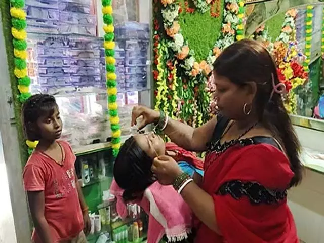 शेखपुरा में ग्रामीण स्वरोजगार प्रशिक्षण संस्थान से ट्रेनिंग लेकर महिलाएं बनीं आत्मनिर्भर शेखपुरा में ग्रामीण स्वरोजगार प्रशिक्षण संस्थान से ट्रेनिंग लेकर महिलाएं बनीं आत्मनिर्भर