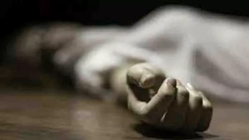 Thane: तेज रफ्तार डंपर ने 75 वर्षीय पैदल यात्री को मारी टक्कर Thane: तेज रफ्तार डंपर ने 75 वर्षीय पैदल यात्री को मारी टक्कर