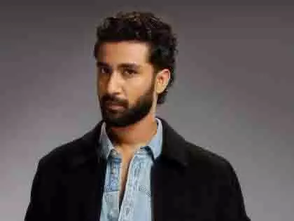 Raghav Juyal के नए लुक ने मचाया धमाल, फैंस हुए हैरान Raghav Juyal के नए लुक ने मचाया धमाल, फैंस हुए हैरान
