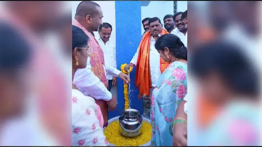 पटनचेरी विधायक गुडेम महिपाल रेड्डी पर अभद्रता के आरोप, जनता और महिला समूहों ने जताई नाराजगी पटनचेरी विधायक गुडेम महिपाल रेड्डी पर अभद्रता के आरोप, जनता और महिला समूहों ने जताई नाराजगी