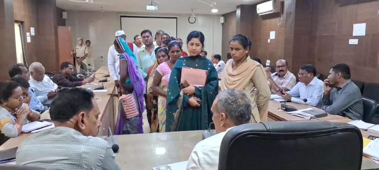 कलेक्टर जनदर्शन में विभिन्न शिकायत व समस्याओं से संबंधित 19 आवेदन प्राप्त हुए कलेक्टर जनदर्शन में विभिन्न शिकायत व समस्याओं से संबंधित 19 आवेदन प्राप्त हुए