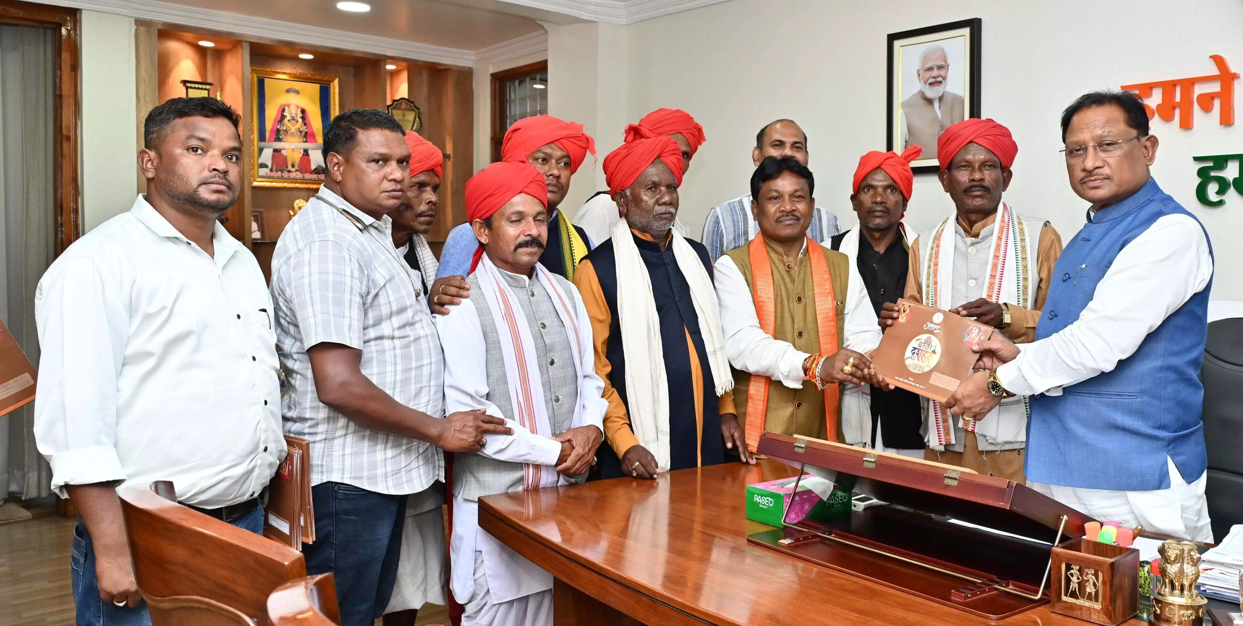CM साय को बस्तर दशहरा कार्यक्रम में शामिल होने का मिला न्यौता CM साय को बस्तर दशहरा कार्यक्रम में शामिल होने का मिला न्यौता