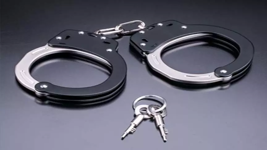 सोनीपत में पुलिस और बदमाशों के बीच मुठभेड़, 25 हजार के इनामी बदमाश सहित तीन गिरफ्तार सोनीपत में पुलिस और बदमाशों के बीच मुठभेड़, 25 हजार के इनामी बदमाश सहित तीन गिरफ्तार