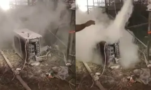 कथा स्थल में ब्लास्ट, श्रद्धालुओं में मची खलबली कथा स्थल में ब्लास्ट, श्रद्धालुओं में मची खलबली