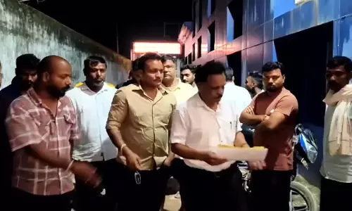 एंबुलेंस में ऑक्सीजन सिलेंडर नहीं होने से बच्ची की मौत