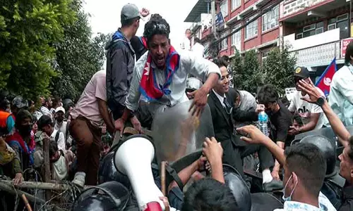 नेपाल में फंसे बांग्लादेशियों से बाहर न जाने को कहा गया नेपाल में फंसे बांग्लादेशियों से बाहर न जाने को कहा गया