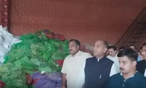 आपदाग्रस्त हिमाचल प्रदेश के लिए यूपी सरकार ने भेजी राहत सामग्री