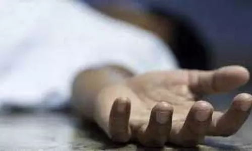 Jharkhand: मिड डे मील के बाद पानी पीने गया छात्र कुएं में गिरा, मौत Jharkhand: मिड डे मील के बाद पानी पीने गया छात्र कुएं में गिरा, मौत