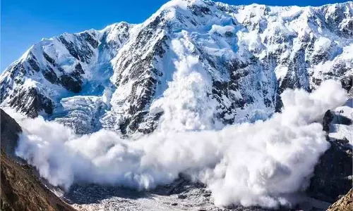 Jammu-Kashmir: बड़ा हादसा, हिमस्खलन में 3 जवान शहीद Jammu-Kashmir: बड़ा हादसा, हिमस्खलन में 3 जवान शहीद